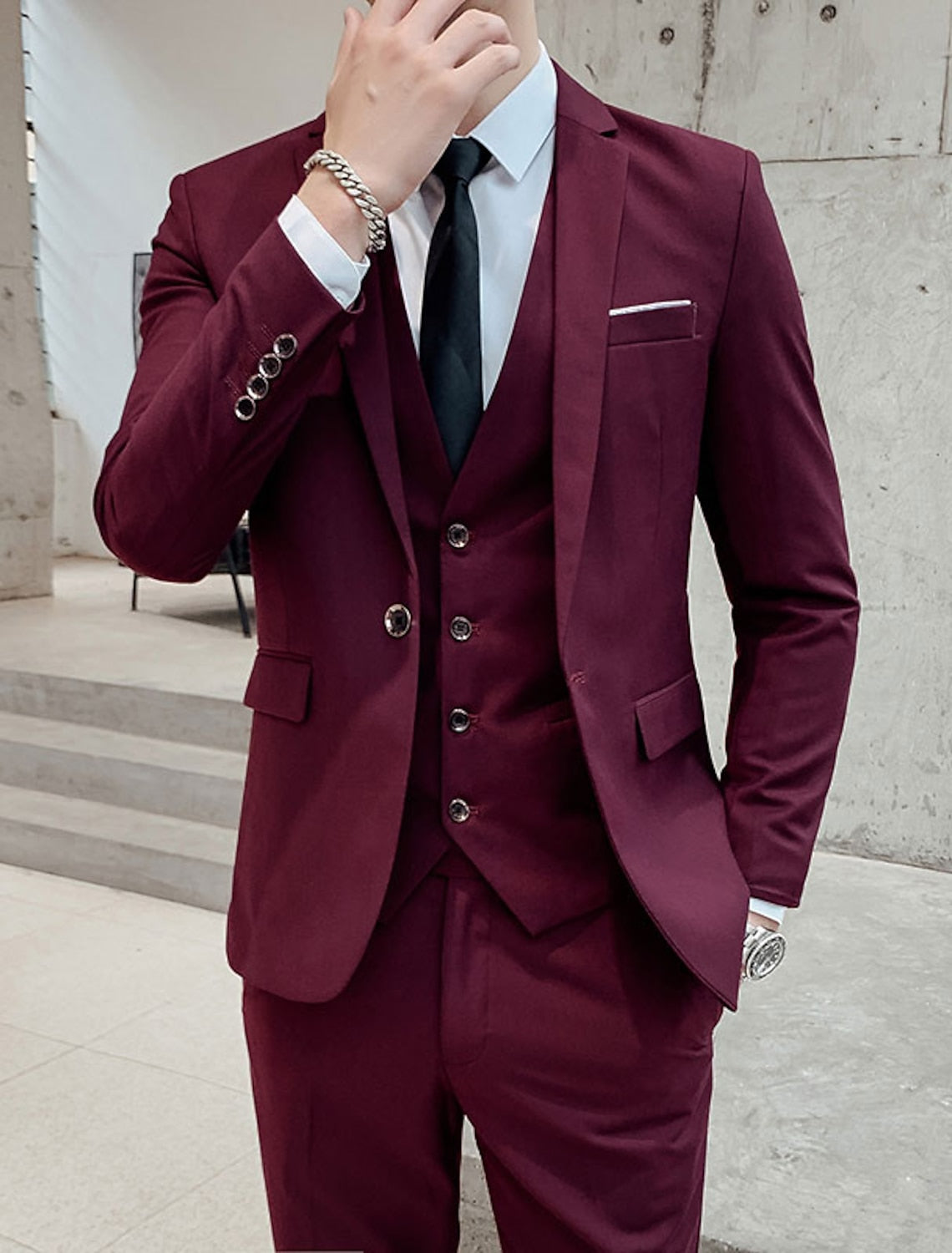 TAILORED THREE-PIECE SUIT FOR MEN
