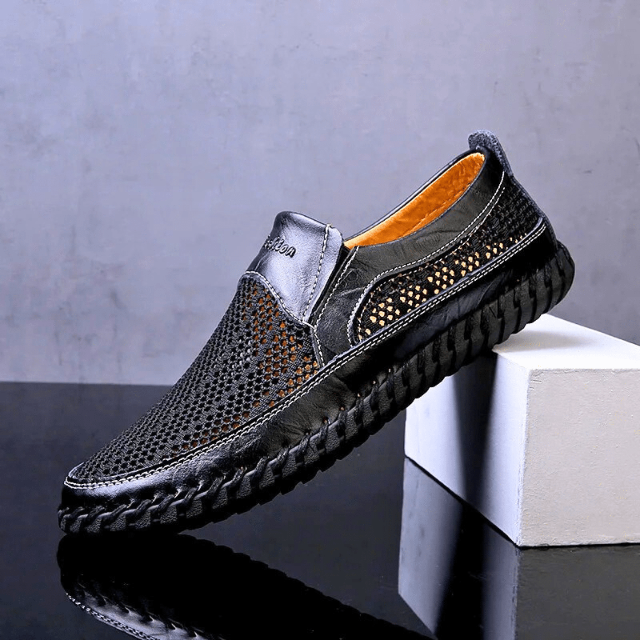 BREATHABLE SLIP-ON SHOES FOR MEN